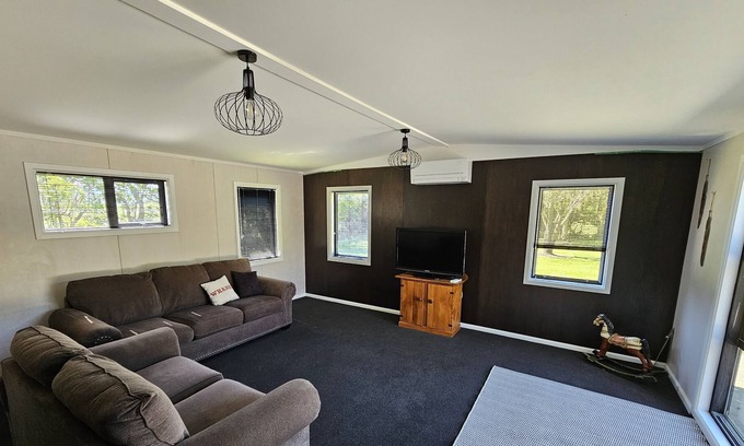 Lake Ferry House | 3 brm bach. Freshly renovated. Peaceful rural setting near The Pinnacles