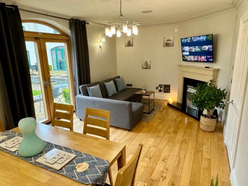 Enniskillen House | 3 Castle Hume Court Holiday House