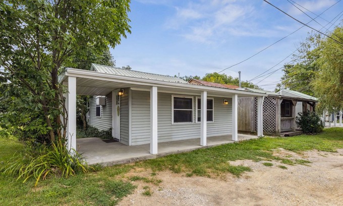 Geneva-on-the-Lake House | 3 Charming Cottages on GOTL Strip - Sleeps 10