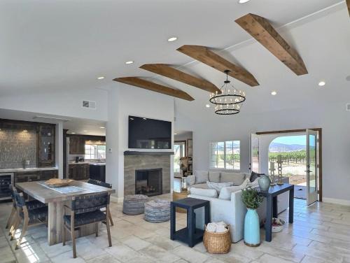 San Luis Obispo House | 3 Dogs Whine