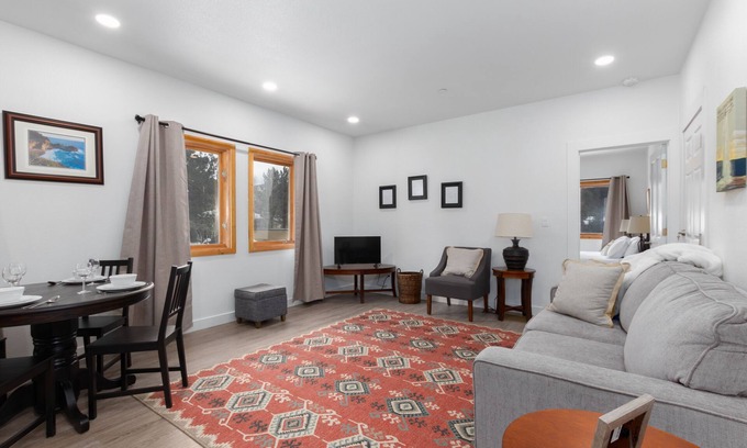 Mammoth Lakes Apartment | #3 EV charging - easy access to slopes/restaurants