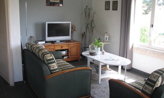 Servant Cottage | 3 * gîte in the countryside of the Sioule valley with a view of the Auvergne volcanoes