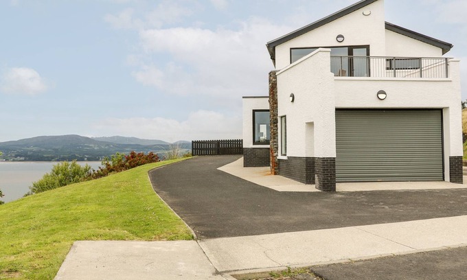 Fahan Cottage | 3 HARBOUR VIEW, family friendly in Buncrana, County Donegal