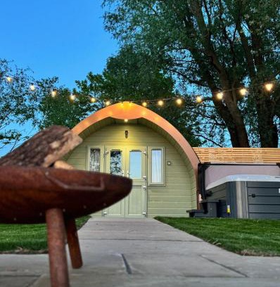 Frognall House | 3 Hazelwood lakeside hideaway
