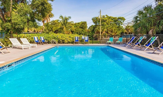 Edgewood Apartment | #3 Heated Pool, Large Yard, 1BR+sunroom/office