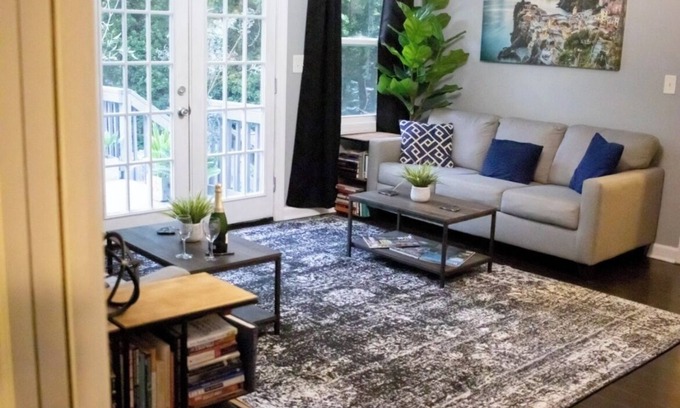 Charlotte House | 3 King, 2 Queen 2 Living Rooms