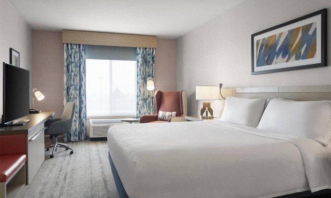 Albuquerque Hotel | 3 King Bed Units | Pool & Dining