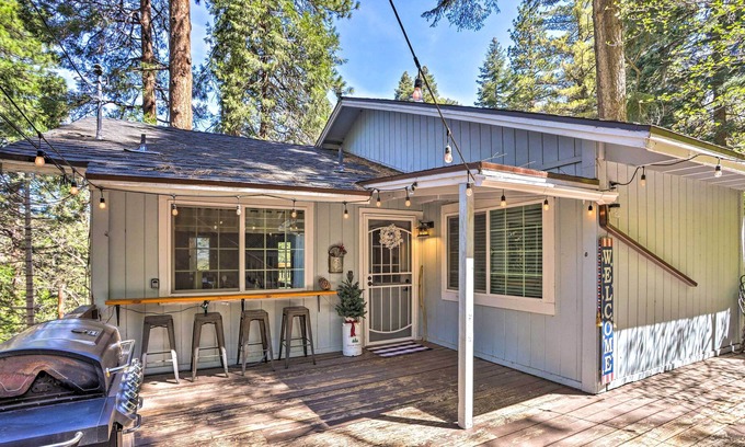 Arrowhead Villas Cabin | 3-Level Family Getaway w/ Pool Table & Game Room!