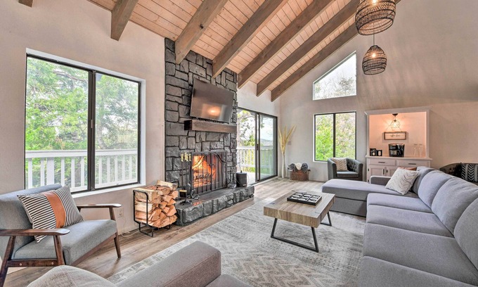 Cedar Glen Cottage | 3-level Luxe Home w/Spa, AC, Game Room & Theater!