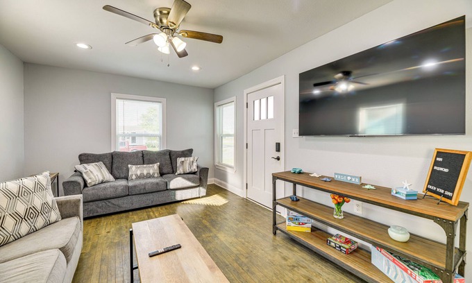 Del Mar House | 3 Mi to Beach: Family Home in Corpus Christi!