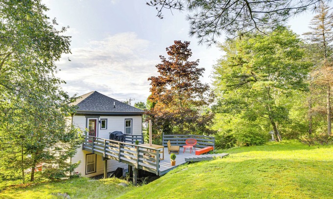 East Boothbay House | 3 Mi to Boothbay Harbor: Coastal Colorful Home!