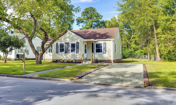 Jacksonville House | 3 Mi to Camp Lejeune: Home w/Fire Pit & Grill!