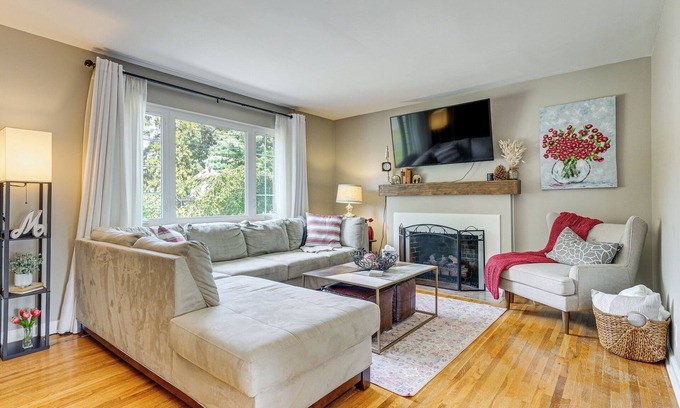 Clintonville House | 3 Mi to Ohio State: Updated Home w/Yard!