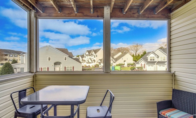 Lewes Apartment | 3 Mi to Savannah Beach: Lewes Condo w/Pool Access