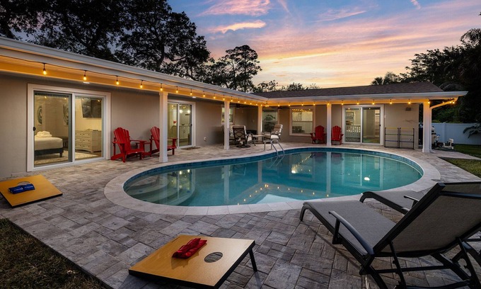 Harbor Bluffs House | 3 Mins to Beach~ Heated Pool~ Ping Pong~Pool Table