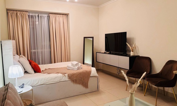 Jumeirah Lake Towers Apartment | 3 mins to Metro, Cozy Studio With City Views