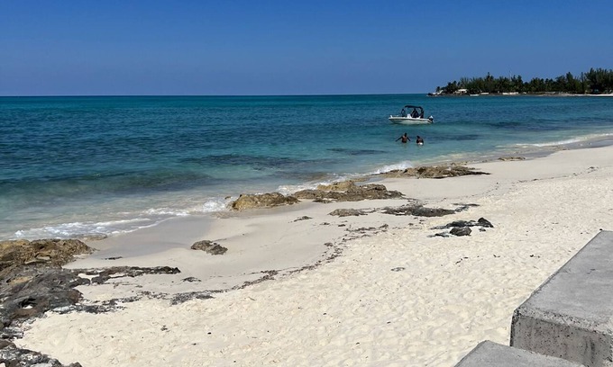 Gambier Apartment | 3 minutes to Airport and less than 5 minutes to near by beach. Spacious & quiet