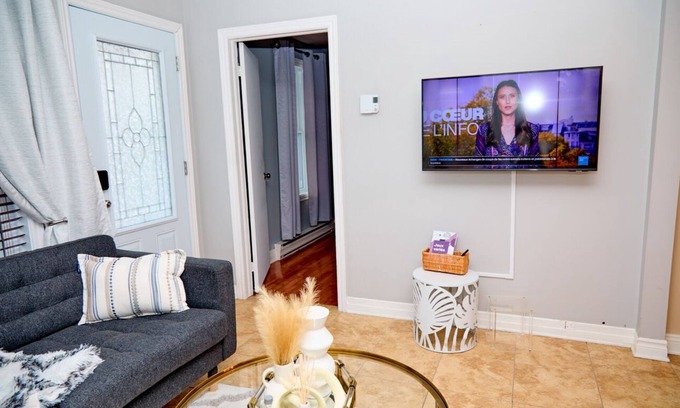 Saint-Edmond Apartment | 3 Modern rooms with Spa, bbq, parking & beautiful view