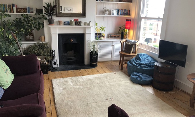 South Camberwell Apartment | 3 Month let in Very Large Garden Flat in Funky Peckham Rye