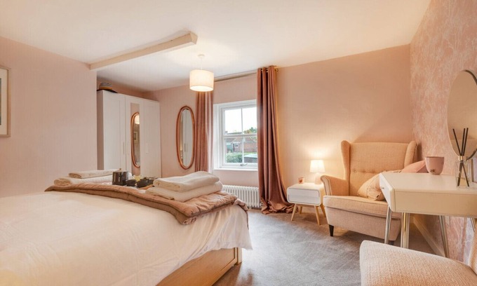 Fakenham House | 3 Pond Cottages - One Bedroom House, Sleeps 2