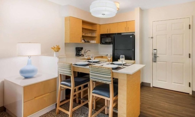 Arrowood Hotel | 3 Quiet Suites Ideal for Business Stays or Getaways Close to Major Attractions