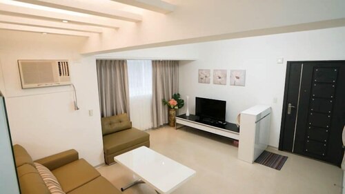 Zhongzheng Apartment | 3 rooms/4 beds/2bath/ Dongmen MRT2mins/ Yongkang/s8-10