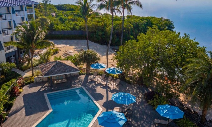 Islamorada Hotel | 3 Rooms w/Queen Beds, Balcony, 3 Outdoor Pools, Free Parking & Pet Friendly