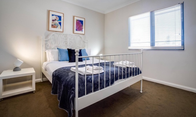 South Perth House | 3 South Perth Family Fun Sleeps6 Parking