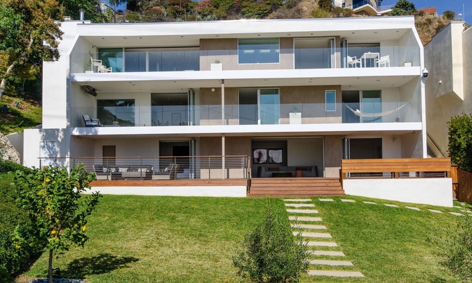 Hollywood Hills House | 3 Story 4 bedroom Hilltop Mansion with View of the City