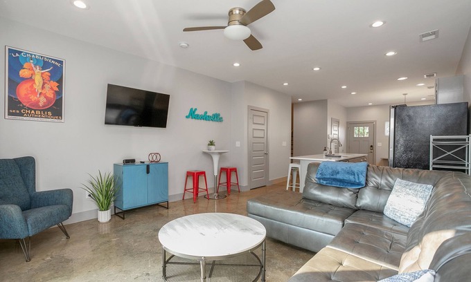 North Nashville House | 3 Story Luxury Home With Rooftop Patio. Very Spacious. Minutes To Downtown