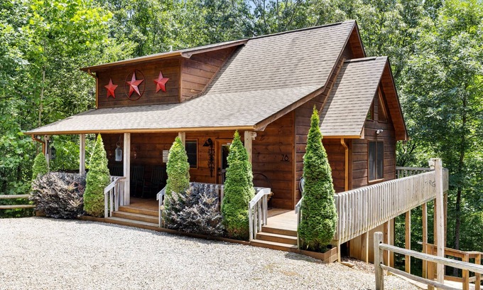 Blue Ridge Cabin | 3 Story Mountain Modern Retreat in Blue Ridge-Creek/Trails/FirePit