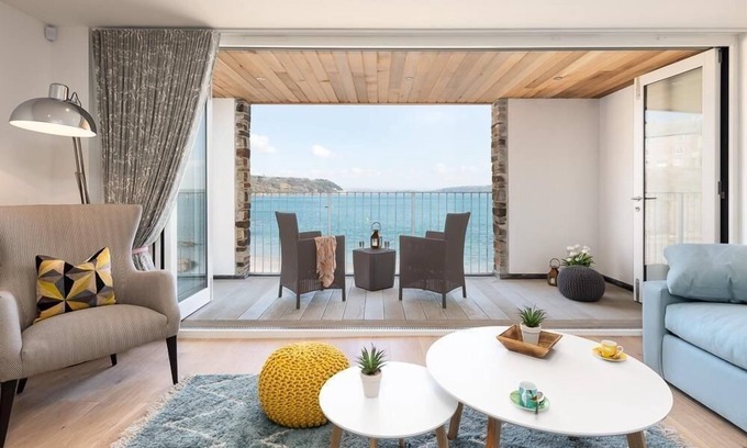 Cawsand Apartment | 3 The Bay, a three bedroom apartment sleeping 8 guests overlooking the ocean