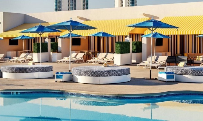 Gateway District House | 3 x Elite 2 Queens at The STRAT Hotel, Casino & Tower