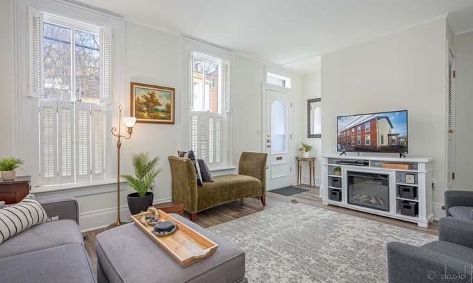 Galena House | 30+ Day 3BR Home One Blk off Historic Main St. Galena w/Pking and W/D