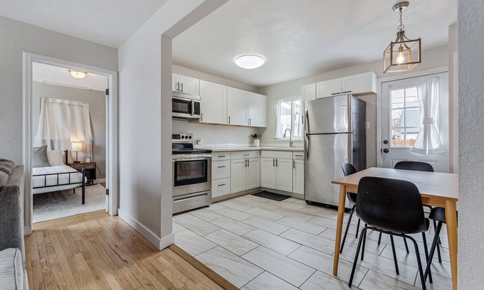 Harvey Park House | 30+ Day, Pet Friendly, King-Size Bed - 15 Min to Downtown!