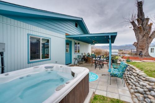 Monitor House | 30 Mins to Leavenworth Home with Hot Tub and Yard!