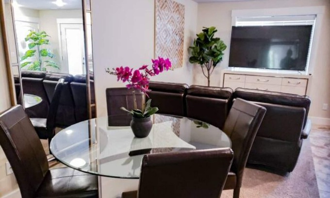 Ogden House | 30% OFF SPECIAL! Skiers Dream, Newly Built, BBQ, Patio, Views, Dedicated Hot Tub