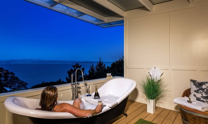 Waiheke Island Ski Chalet | 30 sq.m Elevated Chalet enjoying amazing sea views!