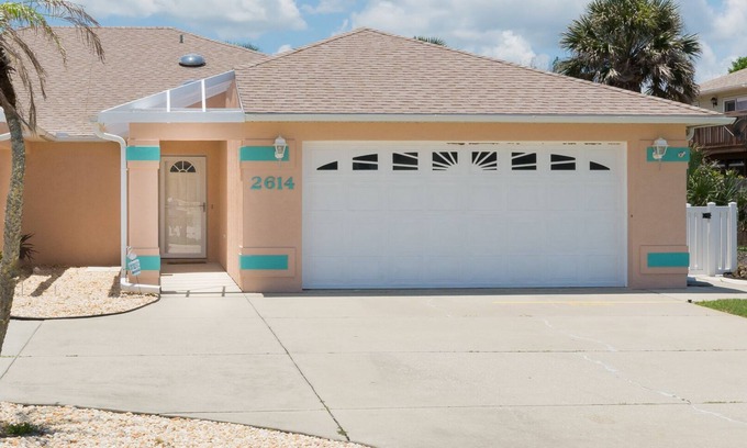 New Smyrna Beach House | 300 yards from the beach. House with garage.