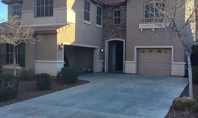 Surprise Farms House | 3000 Sq ft, 4 bedrooms plus office, heated private pool, pool table & Tiki bar!