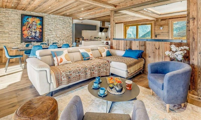 Champagny-en-Vanoise Apartment | 300m from ski slopes, terrace, fireplace or stove, parking, tv, ski locker, 96m²