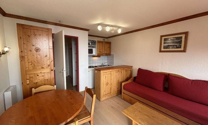 Eclose-Ouest Apartment | 300m from ski lifts, 1st floor, balcony, tv, ski locker, 28m², Alpe d'Huez