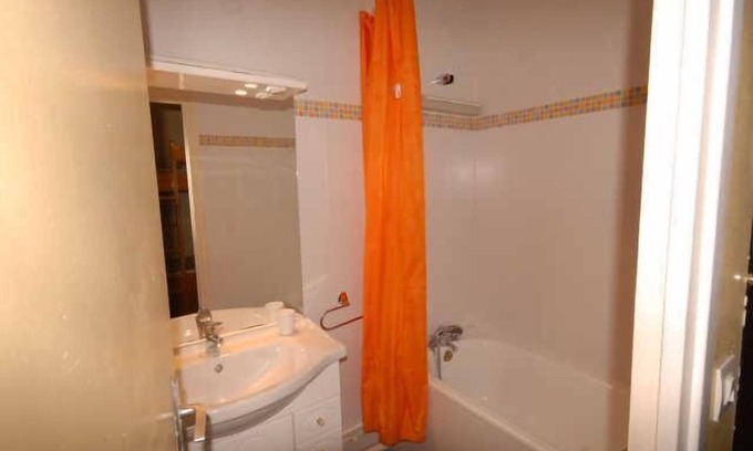 Eaux-Bonnes Apartment | 300m from ski slopes, 2nd floor, view ski slopes, balcony, tv, 33m², Gourette