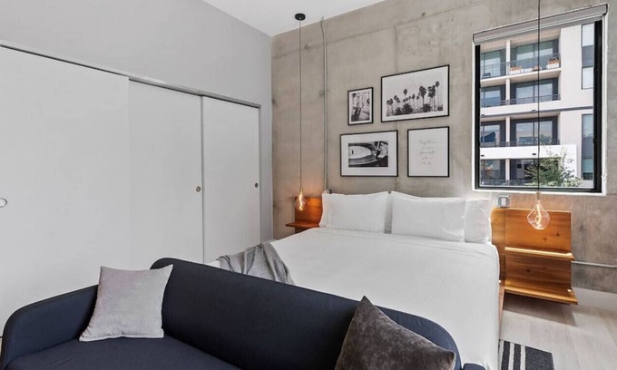 Flagler Village Apartment | 305 · Pretty Rola #305 Designer Apt.
