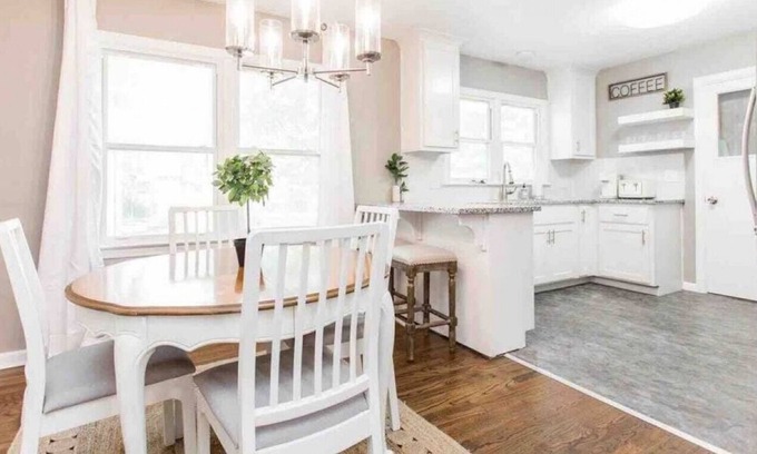 Independence House | 316 E Bellevista Dr · Modern Retreat - Min to Stadiums - Family Welcome