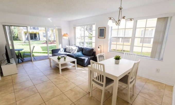 Mission Bay Apartment | 320B - Boca Retreat w/Pool, Parking, Near Evert Tennis & Shops