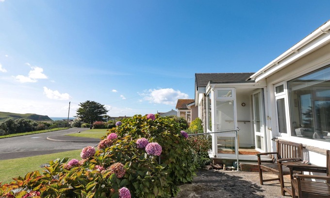 Hope-Cove House | 33 WEYMOUTH PARK, pet friendly, with a garden in Hope Cove