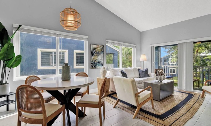 Mission Bay Apartment | 340C - Boca Retreat w/Pool, Parking, Near Evert Tennis & Shops