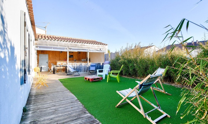 La Gueriniere Ski Chalet | 340m from beaches - House with garden for 12