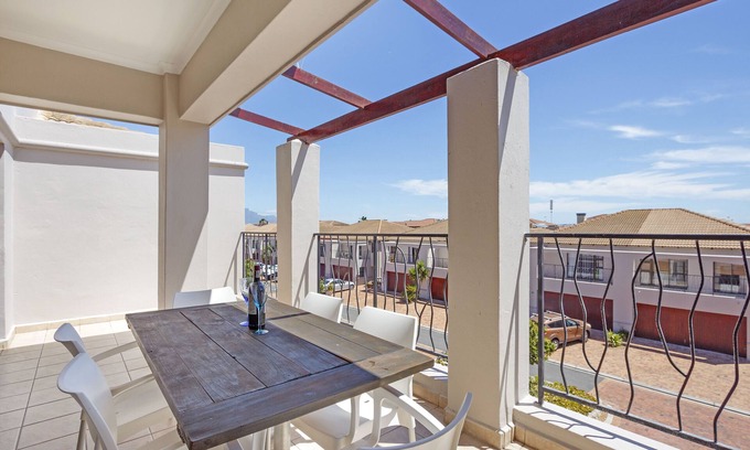 Big Bay House | 35 Island View - Three Bedroom House, Sleeps 6